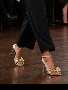 Size 10 Gold Bow Ankle-Strap Heels – GUESS